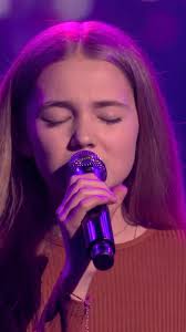 Wer erinnert sich noch an diesen bewegenden Auftritt von Kiara aus Staffel  9? Die Augen blieben da auf jeden Fall nicht trocken! #voicekids