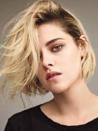 26 歲美國女演員克莉絲汀 史都華 kristen stewart 以一臉不屑的 厭世臉 走紅於演藝圈 尤其是在她擺脫 暮光之城 twilight 傻白甜的女主角 貝拉 史旺 的角色束 kristen stewart short hair kristen stewart hair short hair styles