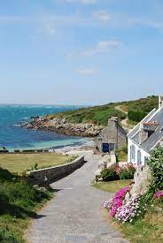 Entière et riche de destinations géographiques singulières, dix univers de découverte au sein desquels elle révèle ses multiples facettes. 280 Bretagne France Ideas Brittany France France Travel France