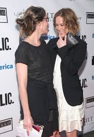 Besides this, she is currently also spotted kissing her best friend sarah paulson. More Pics Of Sarah Paulson Pumps 8 Of 14 Pumps Lookbook Stylebistro