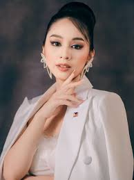 MODERN FILIPINA |...