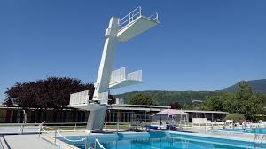 Divonne Les Bains 01 Ain France Centre Nautique Fosse A Plongeon Et Plongeoirs Photo Prise Le 19 07 2016 Par Danie Divonne Les Bains Nautique Piscine