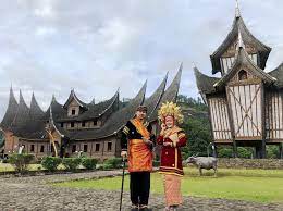 Nama Rumah Adat Minangkabau Sumatera Barat Dan Penjelasan