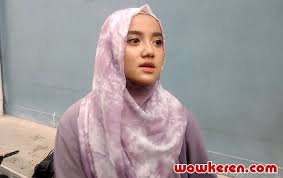 Aku yakin ngefans banget sama dia. Bantah Pacaran Dengan Gus Azmi Wirda Mansur Akui Banyak Pria Melamar
