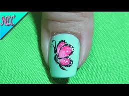 Ideal para belleza de pies, fondo blanco con mariposa en colores. Figuras De Unas Para Pies Mariposas