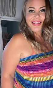 Mom with big tits shows off