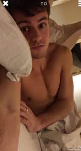 OMG! Tom Daley Flashing His Great Penis Under The Water -  Gay-Male-Celebs.com