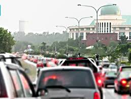 Masalah kesesakan jalan raya sudah menjadi masalah yang sering menghantui pengguna jalan raya di malaysia. Kesesakan Lalu Lintas Menghantui Warga Kk