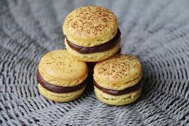 Macarons Mogador Fruit De La Passion Et Chocolat Au Lait De Pierre Herme Les Petits Plats De Patchouka