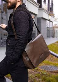 Vous êtes sur notre page spéciale sac bandouliere homme, vous avez donc déjà à votre disposition une collection de produits susceptibles de vous faire plaisir ! Sac Besace A Bandouliere Pour Homme 39 5x30x11 Cm I Sacoche Business Ordinateur Portable 15 Simili Cuir I Cartable Moderne Homme Marron Accessoires Achat Prix Fnac