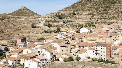 Olocau del Rey (Castell&oacute;n), situado a m&aacute;s de 1.000 metros de altitud en la comarca de Els Ports., generada por IA