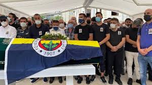 Alişan'ın kardeşi selçuk tektaş koronavirüse yakalanmış, 21 gün önce yoğun bakıma kaldırıldı. G4j Xoyqryw36m