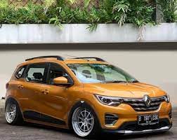 Renault Triber With Custom Rims Slammed Ride Height Looks Fantastic In 2021 Renault Smart Packaging Riding