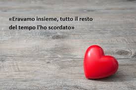 Frase Famosissima Sull Amore Immagine Con Un Cuore Rosso E Uno Sfondo Effetto Legno Citazioni Sull Amore Citazioni Citazioni D Ispirazione
