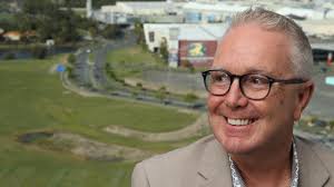 Phil Usher's Instagram, Twitter & Facebook