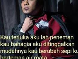 Lakaran lukisan tak berwajah meronta ku di dalam kesunyian tak rela ku mengejar cinta yang hampir kelam sendiri ku di sini pilu. Syamel Lebih Sempurna Lirik Video Video Phoneky