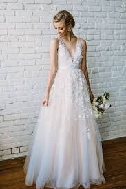 Sweet Pastel Texas Wedding At One Eleven East Junebug Weddings Online Wedding Dress Bridal Dresses Uk V Neck Wedding Dress