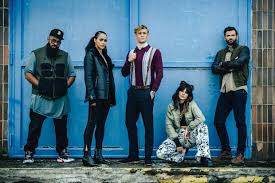 За́кари э́двард (зак) сна́йдер (англ. Zack Snyder Wraps Up The Prequel Of Army Of The Dead Shares First Look Bollywood News Bollywood Hungama