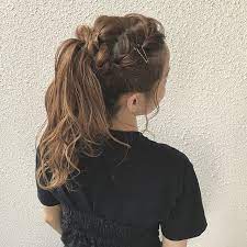 編み込みポニーテール特集 すぐに使えるおしゃれなヘアアレンジまとめ folk ポニーテール 編み込み ヘアスタイリング 結婚式 ポニーテール