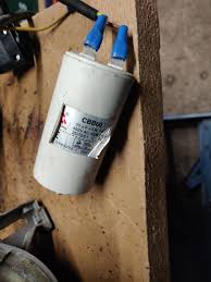 A capacitor which is used for motor starting can be, and usually is, an electrolytic capacitor. 2 Pole Single Phase Induction Motor Appears To Have Starting Capacitor Permanently Connected No Centrifugal Switch Electrical Engineering Stack Exchange