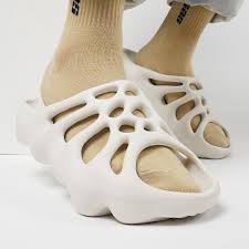 The rapper's latest shoe design, however, seems to be leaving people especially baffled. Hypebeast On Instagram Hypebeatskicks Adidas And Yeezy Are Set To Offer A New Slide Option Dubbed The 450 Slide De Adidas Fashion Shoes Yeezy Boots Yeezy