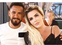 Tatile çıkan ciğerci, instagram hesabından bikinili pozlarını paylaştı. Selin Cigerci Den Ilginc Cikis Benim Kocam Var