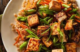 Pero cuando me adentré en la cultura china y aprendí sus técnicas de cocina, entendiendo que el tofu es una base, como lo puede ser el arroz, sobre la que crear el plato, un mundo nuevo de posibilidades llenas de proteínas se abrió ante mí. Como Cocinar Tofu Kenwood Food Lovers