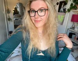 Hi, we are two girls looking to find 2/3 others to join us finding a house  in the Horfield/Gloucester Road area. We will be starting at UWE this month  so looking to