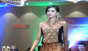 5 tips merawat kain tenun agar tidak mudah rusak. Ditangan Tria Tenun Songket Menjadi Trend Mode 2015