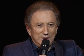 Enjoy the videos and music you love, upload original content, and share it all with friends, family, and the world on youtube. Michel Drucker Femme Salaire Maladie Tout Sur Le Presentateur De Vivement Dimanche