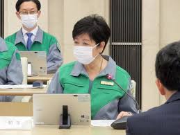 决策者必须遏制金融脆弱性和贸易争端升级带来的短期风险，推进实现经 济、社会和环境目标的长期发展战略。 果断的政策行动，关键是在应对气候变化、可 持续金融、可持续生产与消费、克服不平等等重要领域进行多边、合作、长期的全球决 策。 Mxldukibnmorkm
