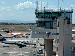 The trip takes around 50 minutes. Coronavirus Da Oggi Tamponi Per Tutti I Turisti All Aeroporto Di Catania Giornale Di Sicilia