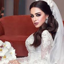 لوك عروستي الملكي مع قروب مميز Makeup Artist Altaf Alkhalaf Hairstyle Somayahairstyle Floral Artist Khaled Ham Wedding Dresses Lace Bridal Bridal Hair