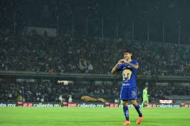 Pumas revive a Robert Morales después de cuatro años