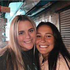 Out with the gorls🤍