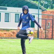 Hadiya Hakeem: Small town Indian girl finding a pathway with freestyle  football -