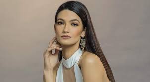 Around the age of 14, she had her first photo shoot with the lebanese magazine layalina, this also lead to her first runway show. ØªØ§Ø±Ø§ Ø¹Ù…Ø§Ø¯ ØªÙƒØ´Ù Ø¹Ù† Ù‡ÙˆÙŠØ© ÙˆØ§Ù„Ø¯ØªÙ‡Ø§ Ù„Ø£ÙˆÙ„ Ù…Ø±Ø© Ù‡Ø§Ø´ØªØ§Ù‚Ø§Øª ØµØ­ÙŠÙØ© Ø¥Ù„ÙƒØªØ±ÙˆÙ†ÙŠØ© Ø´Ø§Ù…Ù„Ø© Ù…Ø³ØªÙ‚Ù„Ø©