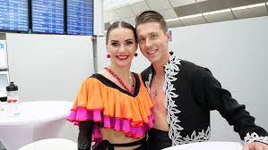 View latest posts and stories by @valentinlusin valentin lusin in instagram. Valentin Lusin Ella Endlich Zweiter Bei Der Let S Dance Staffel 2019 Lokalkompass Exclusiv Statement Von Valentin Lusin Frau Renata Einen Tag Nach Let S Dance Dusseldorf