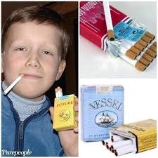 Erfstukjes van mijn vader. Een zilveren sigaretten koker van de  Kabelfabriek/Delfzijl/Farmsum... mijn vader heeft er gewerkt van 1960 t/m  1963. Daarna vertrokken mijn ouders naar Papendrecht en werkte mijn vader  in de