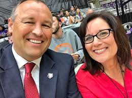 Julie Wyatt (@julieawyatt)