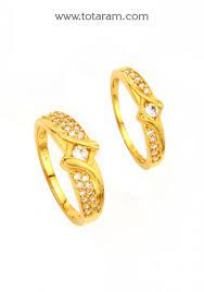 22k Gold Couple Wedding Bands With Cz Totaram Jewelers Buy Indian Gold Jewelry 18k Diamon Mens Wedding Rings Gold Gold Ring Designs Bangles Jewelry Designs