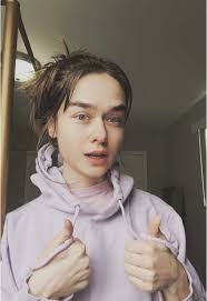 Kira Bates's Instagram, Twitter & Facebook