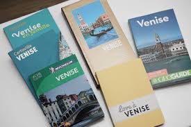 Cadre intime et tables rapprochées. Ma Selection De Guides De Voyage Pour Venise Lalouandco