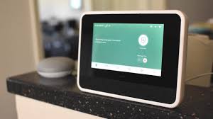 El panel sky tiene una interfaz de usuario elegante y hace que el funcionamiento de su hogar inteligente sea fácil e intuitivo. Spoiled Rotten What It Was Like To Have Vivint Transform My Home By Aaron Searle Vivint Innovation Center