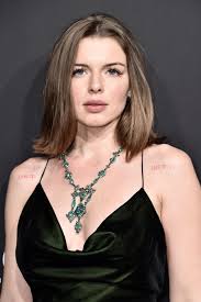 Who Is Julia Fox? 5 Things to Know About the Uncut Gems Star | Vogue