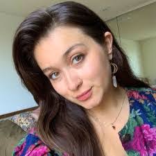 Amber Ruhl's Instagram, Twitter & Facebook