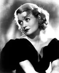 Here are a few of the most popular short hairstyles for women right now and some fun ideas on how to style them. 1940s Hairstyles Vintage Hairstyles Flapper Hair