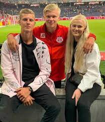 He plays as a striker. Erling Braut Haland Namorada Erling Haaland Wiki 2021 Girlfriend Salary Tattoo Cars Houses And Net Worth Erling Braut Haland Erling Braut Haaland Born 21 July 2000 Is A Norwegian Footballer