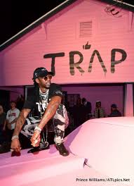 If u like plz reblog and note it really helps and i hope u have an amazing day. 2 Chsinz Pink Wall Art Trap Music Music Photo