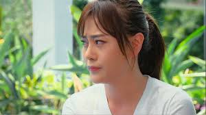 Cô lớn lên trong gia đình ngập tràn yêu thương cùng với bố và em gái mình. Gkweepjkrwwynm